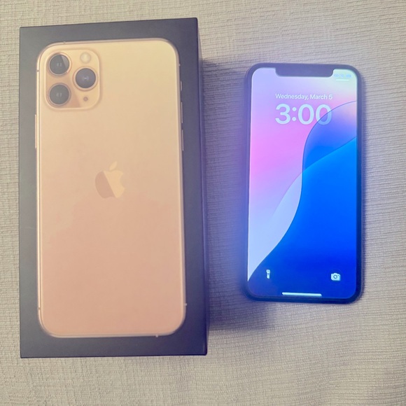 IPhone 11 Pro 64g Unlocked - Picture 3 of 8